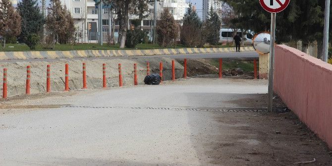 Hastane Önündeki Şüpheli Poşetten Çöp Çıktı