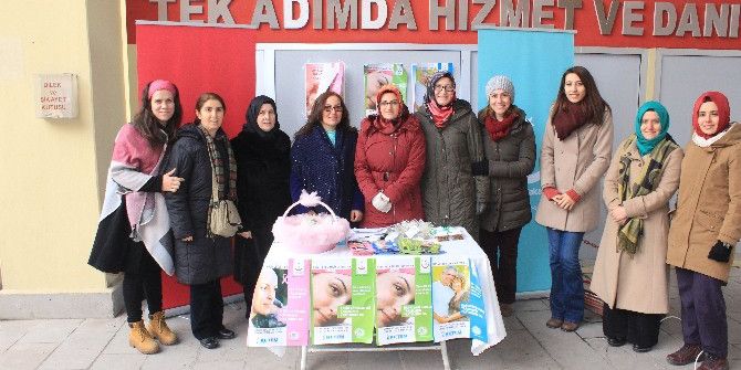 Kurum Girişinde Stant Açtılar