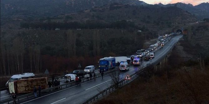 Zincirleme Kaza: 19 Yaralı