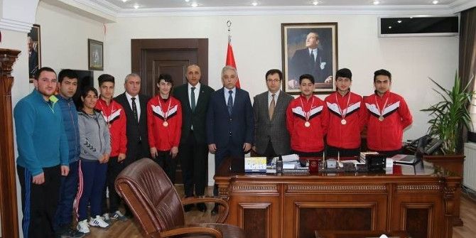 Vali Toprak, Şampiyon Tenisçileri Kabul Etti