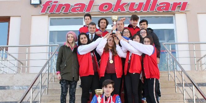 Yüzmede Final Okulları Birinci Oldu