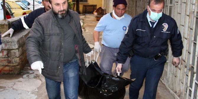 Su Tesisatçısı, Su Basmış Evinde Ölü Bulundu