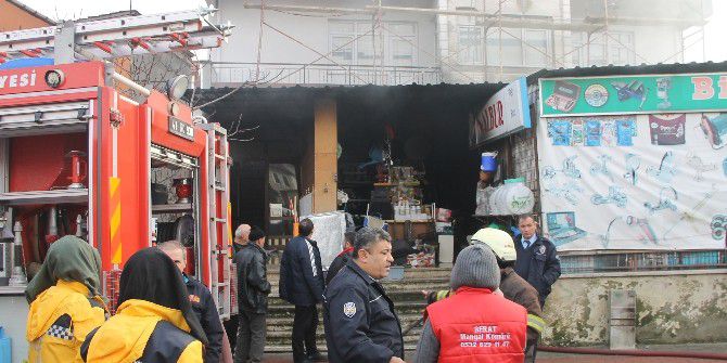Nalbur Dükkanı Alevlere Teslim Oldu
