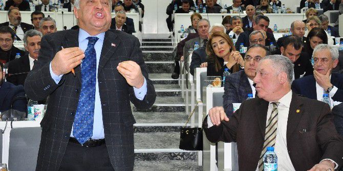 Mecliste Zincirleme Kaza Gerginliği