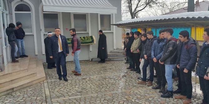 Kalp Krizinden Ölen Lise Öğrencisi Son Yolculuğuna Uğurlandı