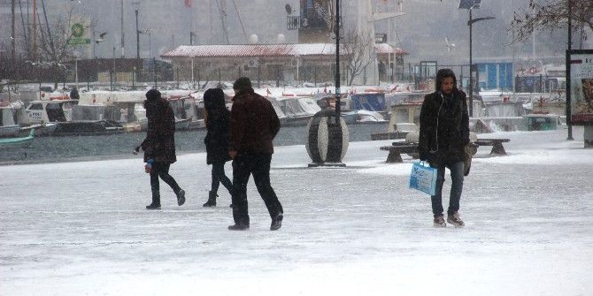 Çanakkale’de 3 İlçede Okullara Kar Tatili