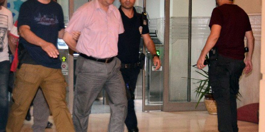 Adana’da 12 Hakim Ve Savcı Tutuklandı