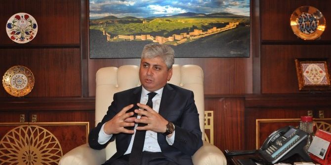 Kars Valisi Rahmi Doğan’dan ‘Mont’ Haberine Tepki Gösterdi