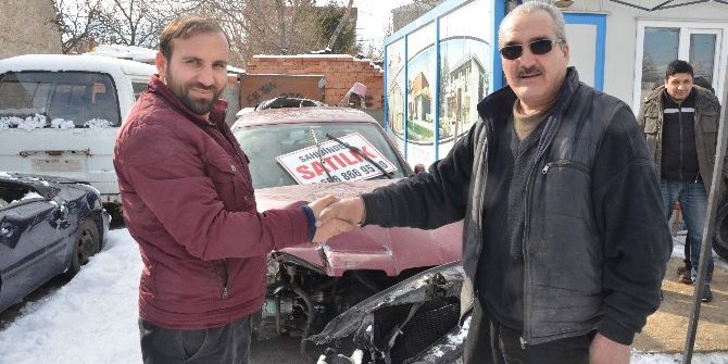 Lüks Araca Binmenin Ucuz Yolu