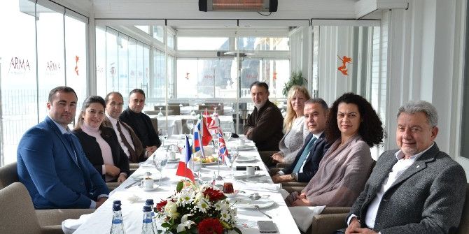 Başkan Böcek, Konsoloslarla Bir Araya Geldi