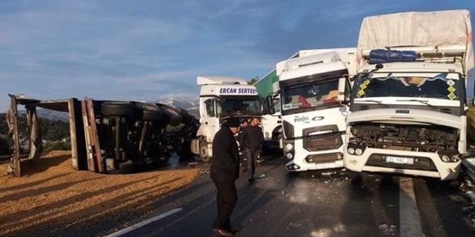 Aydın’da Nadir Görülen Kar Buzlanma Kazalara Neden Oldu