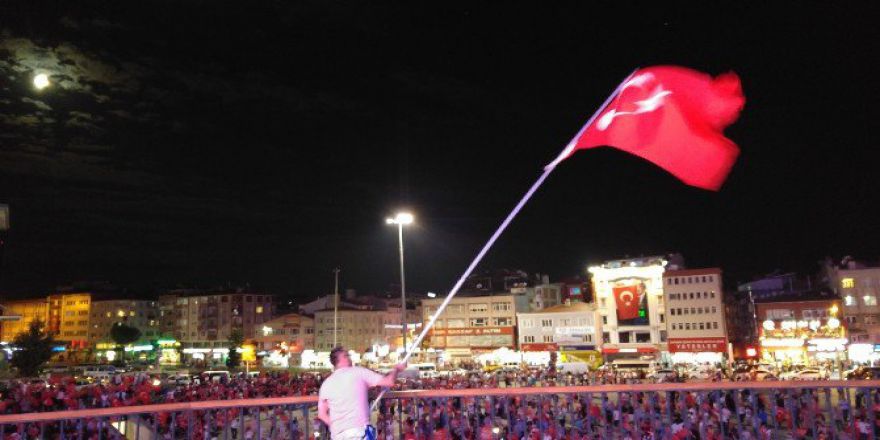 Zeytinburnu Darbe Girişimine "Dur" Dedi