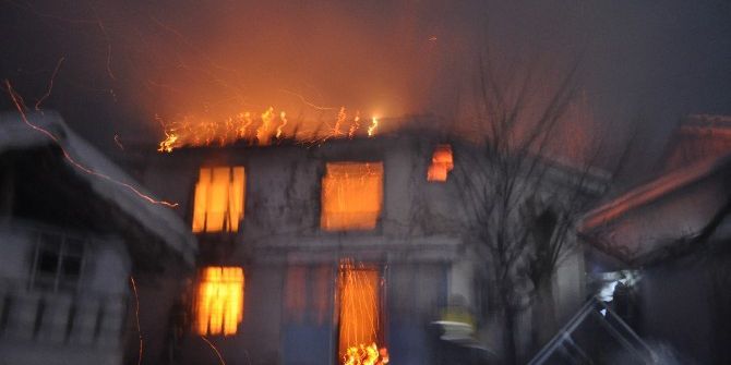 Yaşlı Çiftin Evi Alevlere Teslim Oldu, İtfaiye Buzlanma Sebebiyle Yolda Kaldı