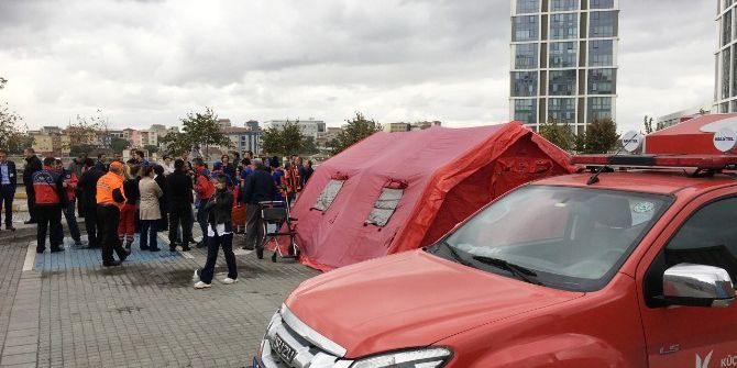 Küçükçekmece’de Sivil Savunma Eğitimleri Devam Ediyor