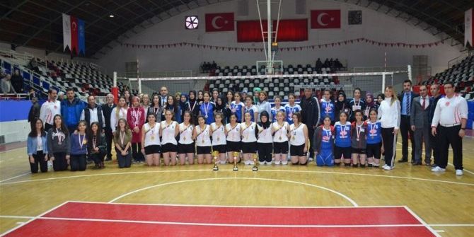 Okullar Arası Genç Kızlar Voleybol Müsabakaları Sona Erdi
