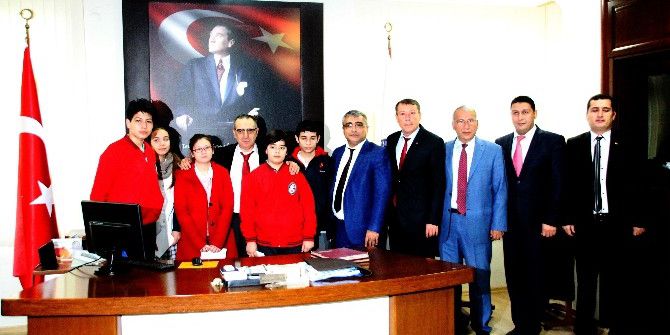 Serik Kaymakamı Şimşek, Öğrencileri Ödüllendirdi