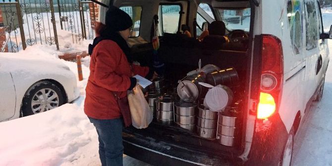 Beylikdüzü’nde İhtiyaç Sahiplerine Yakacak Ve Gıda Yardımı