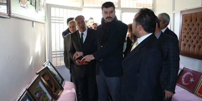 Kaymakam Yosunkaya Halk Eğitim Merkezinde Sergi Açılışını Gerçekleştirdi