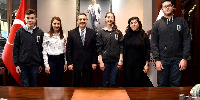 Öğrenciler Yabancılar İçin Yaşam Rehberi Hazırladı