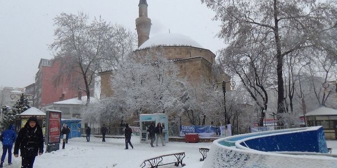 Kütahya Beyaza Büründü