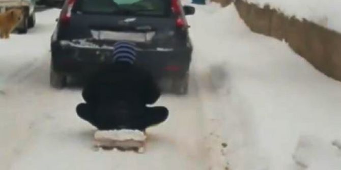 Otomobilin Arkasında Kızak Keyfi