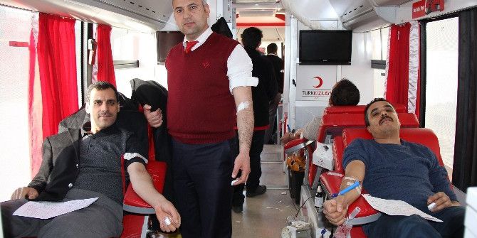 Gtb’den Kızılay’a Kan Bağışı