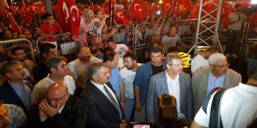 Kayseri Şeker, Çiftçisi Ve Çalışanıyla Demokrasi Nöbetine Katıldı