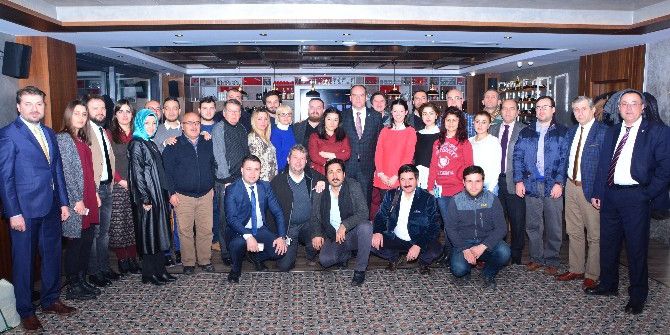 Ak Parti’li Yöneticiler Gazeteciler İle Bir Araya Geldi
