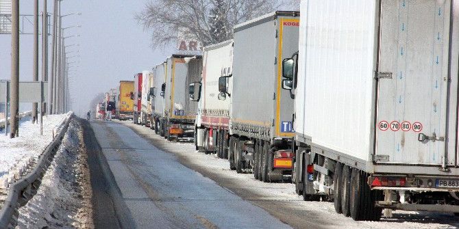 Bulgaristan’daki Kar Kapıkule’yi Vurdu: 16 Kilometre Kuyruk