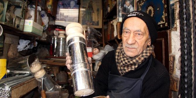 Son Tenekeci Teknolojiye Direniyor