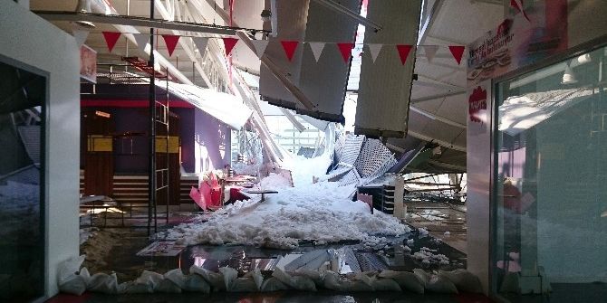 Alışveriş Merkezinin Çatısı Çöktü