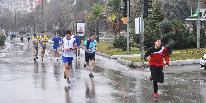 Buz Gibi Havada Bayıltan Koşu