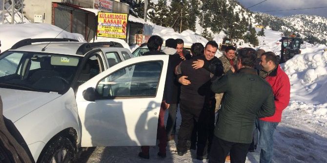 Büyükşehir Kar Timi, 5 Kişiyi Donmaktan Kurtardı