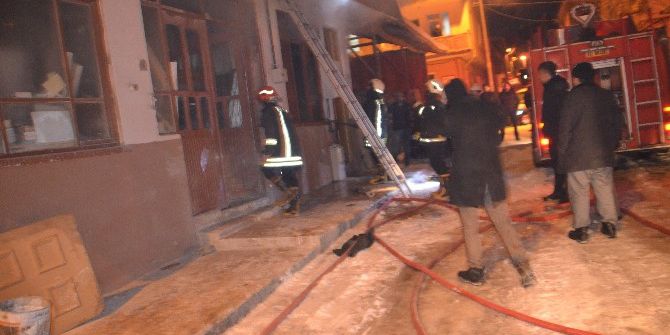 Marangozlar Sanayi Sitesindeki Korkutan Yangın