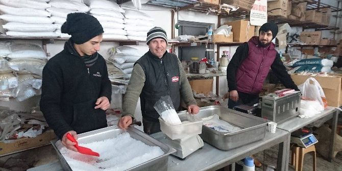 Edirne’de Kara Kış Tuz Satan Esnafa Yaradı