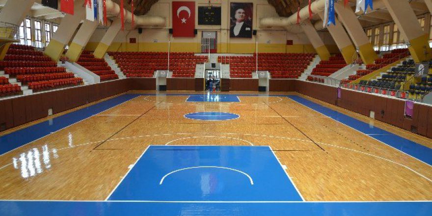 Menderes Spor Salonu Bakıma Alındı