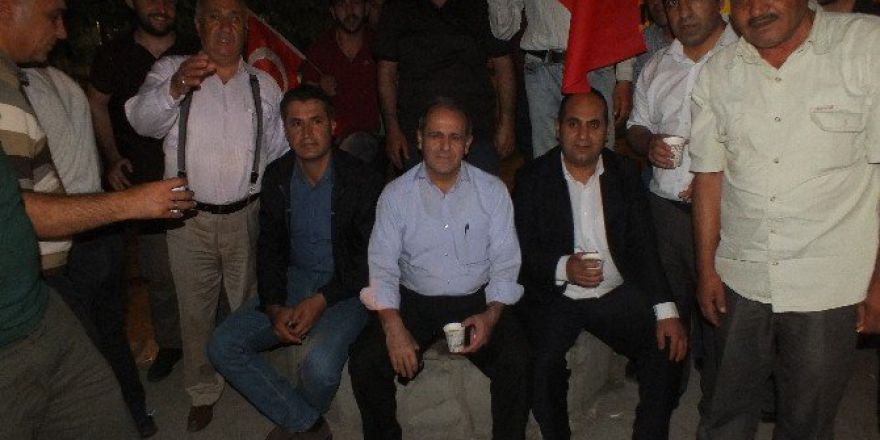 Demokrasi Nöbetine Anlamlı Ziyaret