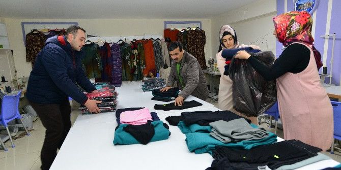 Tokatlı Kadınlar İhtiyaç Sahipleri İçin Kışlık Kıyafet Dikti