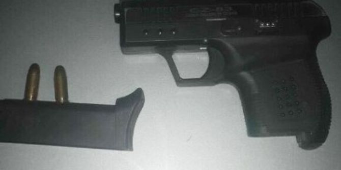 Çalıntı Otomobilden Esrar Ve Tabanca Çıktı