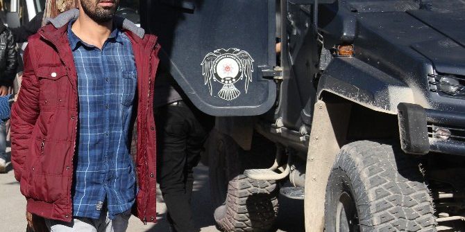 Polise Taş Atan Pkk Yandaşına 3 Yıl 1 Ay 15 Gün Hapis Cezası