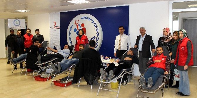 Gençlik Merkezinden Kan Bağışı Kampanyasına Destek