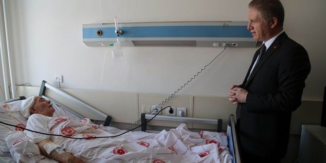 Vali Gül, Aşık Veysel’in Oğlunu Hastanede Ziyaret Etti