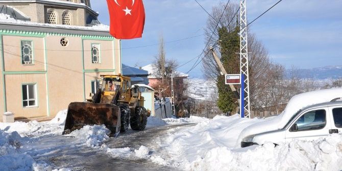 Kırsalda Kar Temizliği Sürüyor