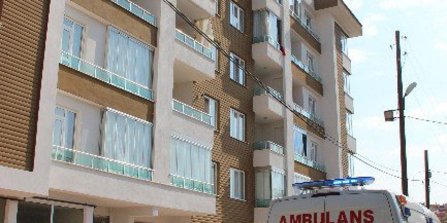 Apartmanın 5. Katından Düşen Yaşlı Kadın Öldü