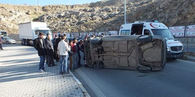 Virajı Alamayan Otomobil Takla Attı: 3 Yaralı