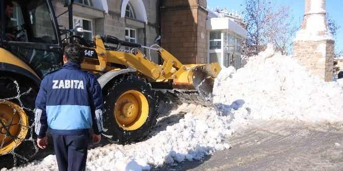 Beyşehir Belediyesi’nin Kar Mesaisi Durmuyor