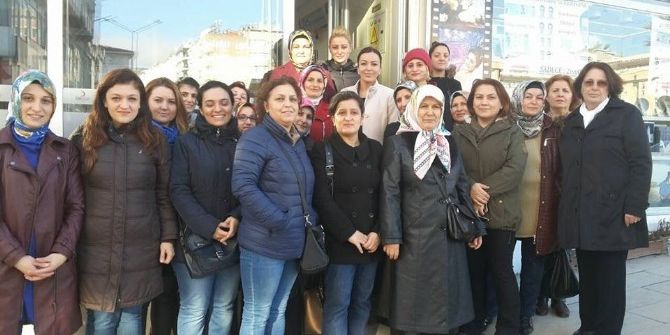 Ak Kadınlar Meydan Okuyor