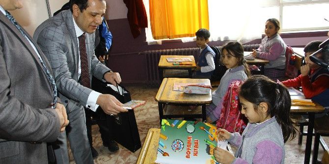 Minik Kalpler Polisin Yanında