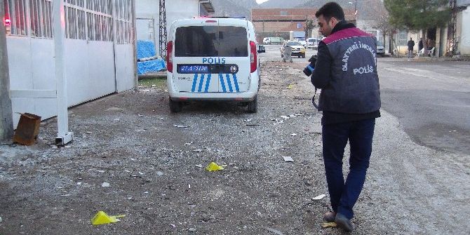 Mobilya Atölyesinde Silahlı Kavga: 2 Yaralı