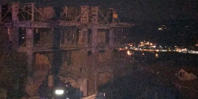 İntihar İçin Çatıya Çıkan Genci İtfaiye Ekibi Vazgeçirdi